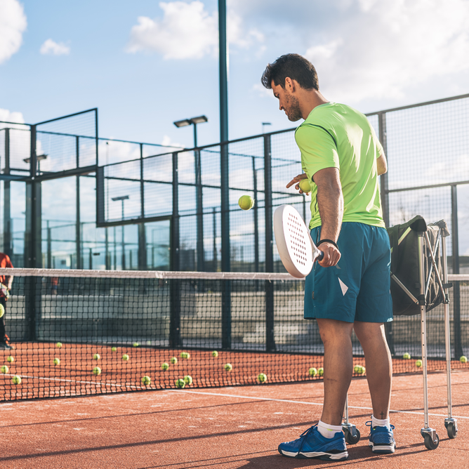 Comment s'inscrire à un cours de padel pour toute l'année ?