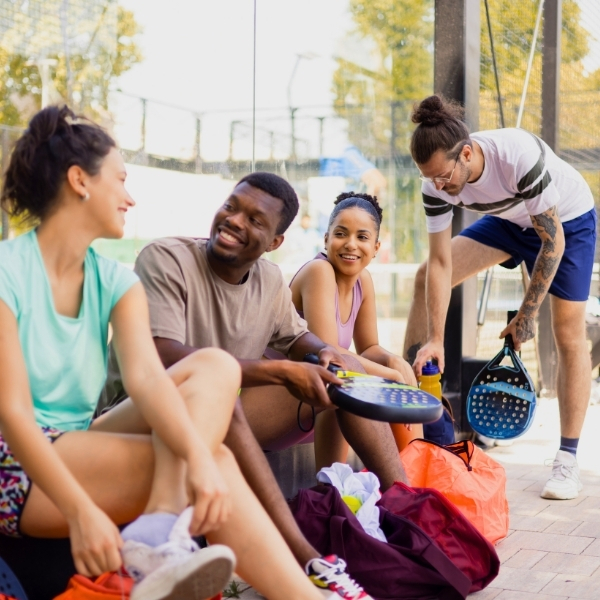 Match de padel à 4 personnes